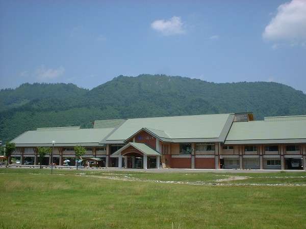 �Ă̓��痢�@�΂̎R�X�ɂɈ͂܂ꂽ���R�L���ȁA���痢�ŐS�Ƒ̂�����Ă��������B