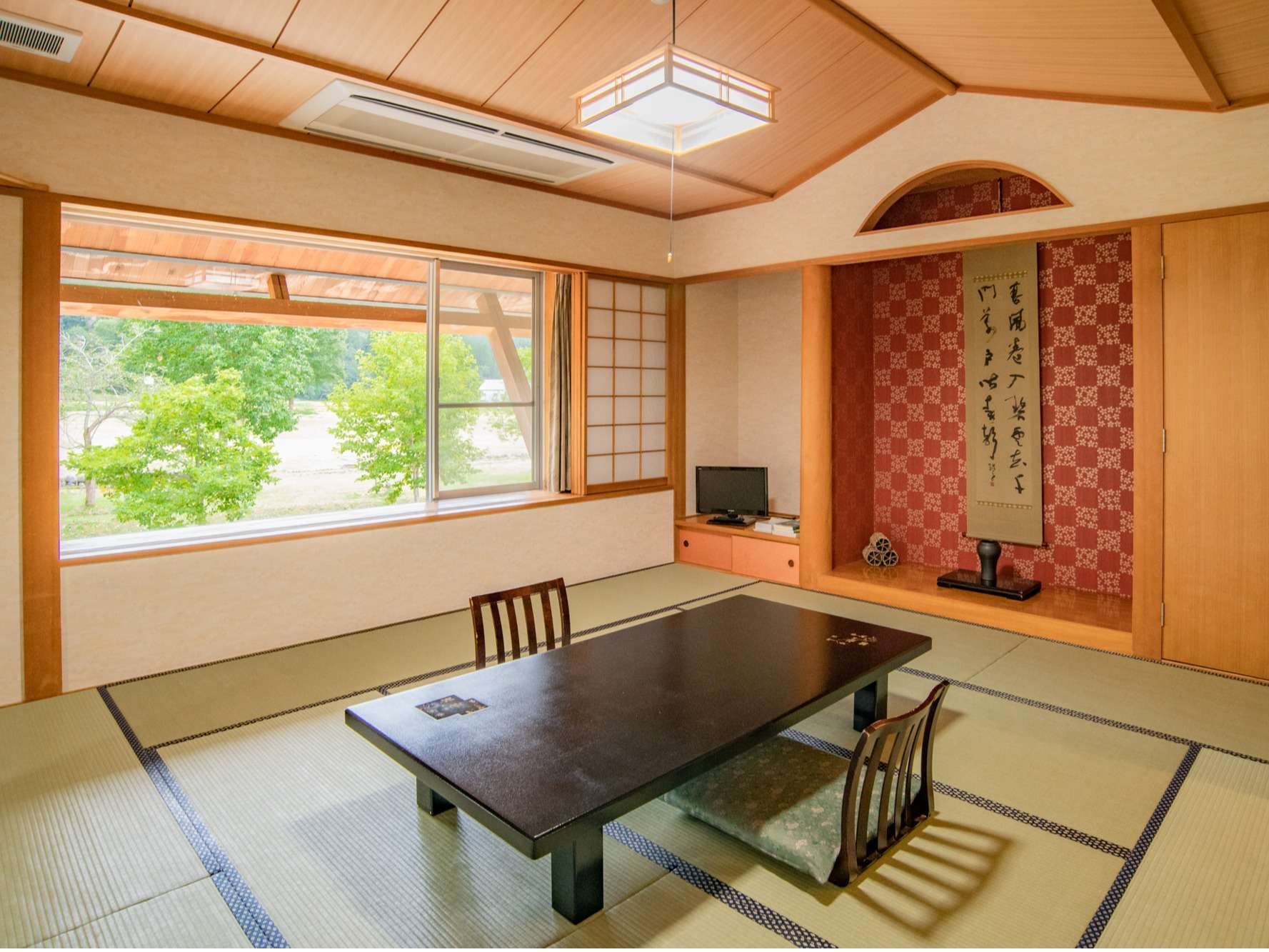 h̖ڂ̑OɂŐ̒BLXƂa12.5i։EoXtj