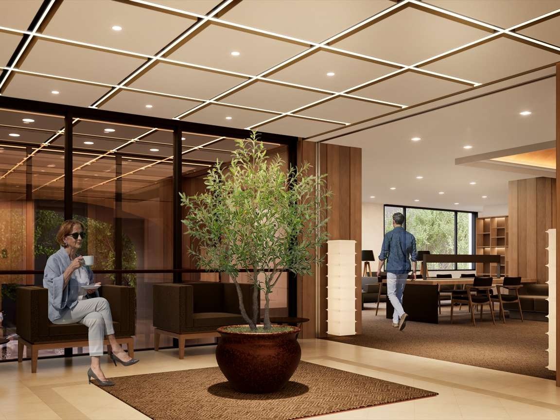 ���E���W