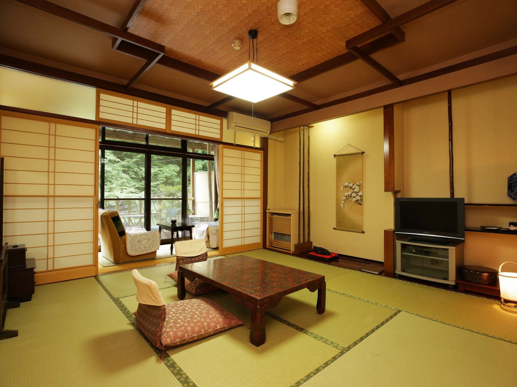 2������̞w����̔��I�V���C�t�q���B����X���Ȃ̂ōL������͉���X�𒭂߂��܂��B