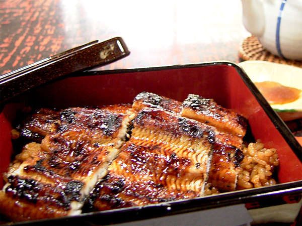 当館由来の味!昔ながらの味を守り続けております。(うな重宿泊プランは3切になります)