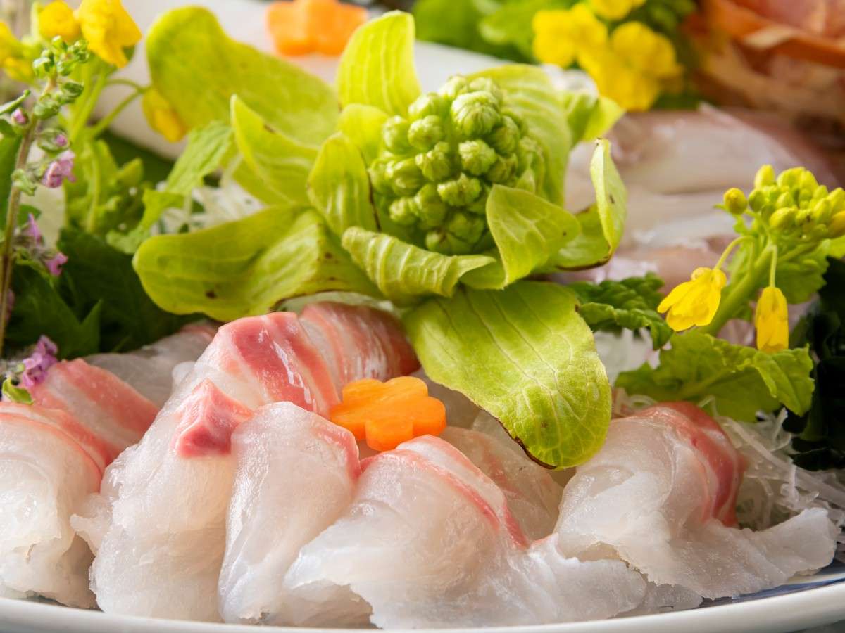 �y�t�̂����萷�荇�킹�z�{�̐V�N�ȊC�̍K�������Ղ�Ƃ������ݒ����܂��B�i���ʐ^��4�l�O�j