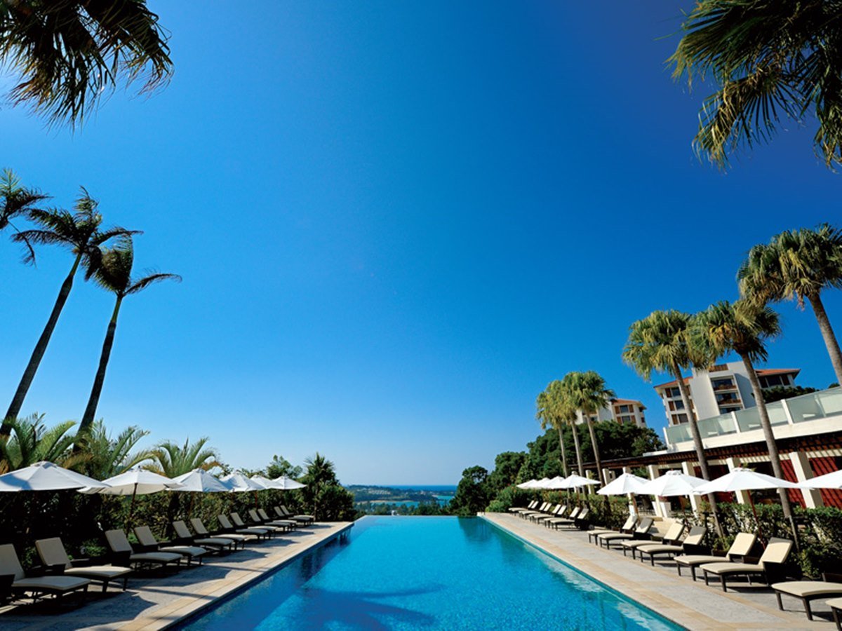 �C���t�B�j�e�B�v�[���@�X���琼�̊C�ւƌ������ĊJ���ꂽ�E�H�[�^�[�t���[�X�^�C��