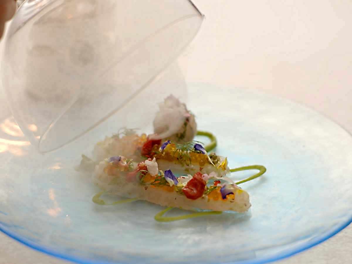 �t�@�C���_�C�j���O�@���M�т̐X�ɕ����ꂽ�_�C�j���O�ŁA�܊��ɋ������������񋟂��Ă��܂��B