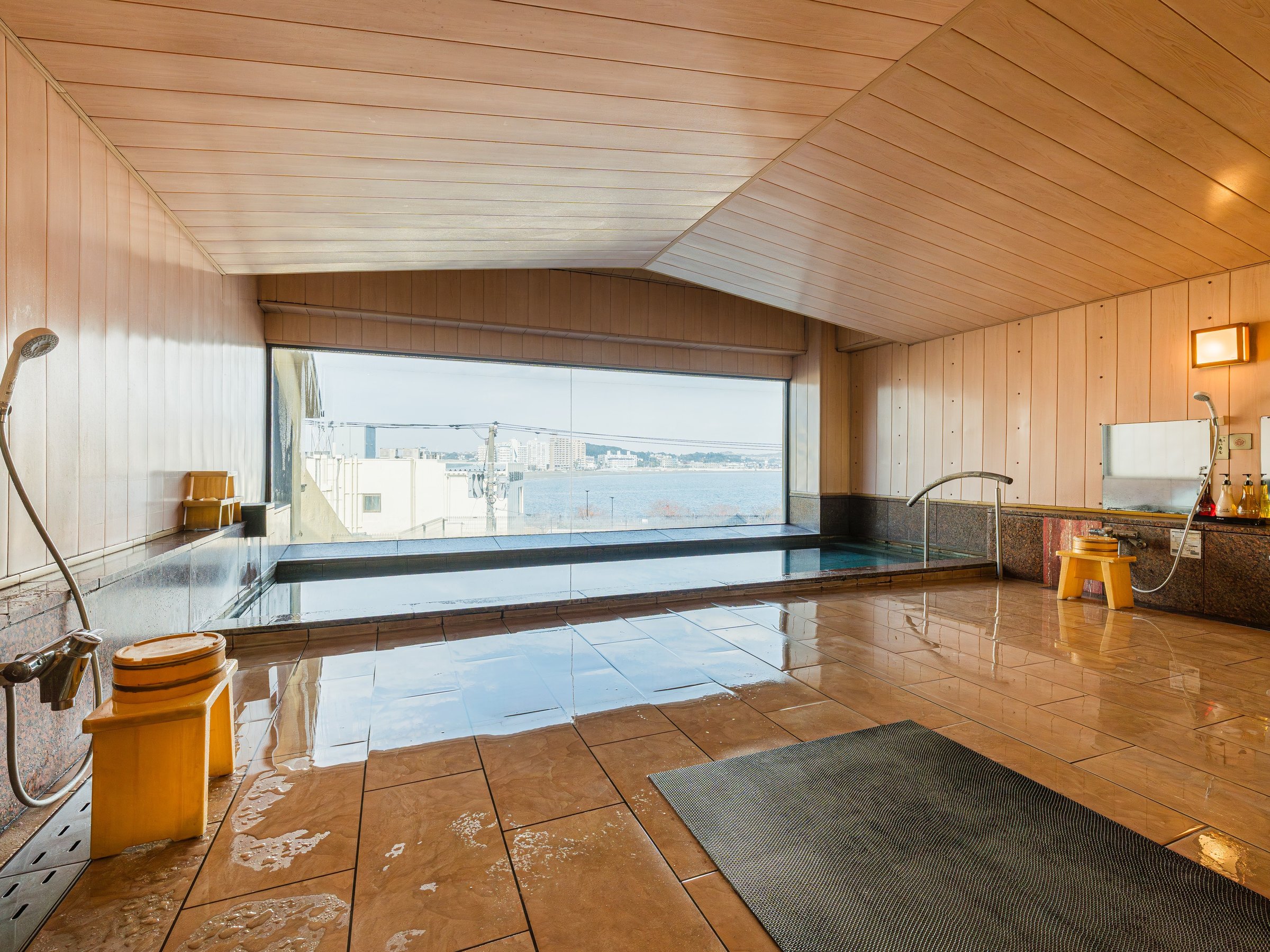 �j���嗁��C���[�W