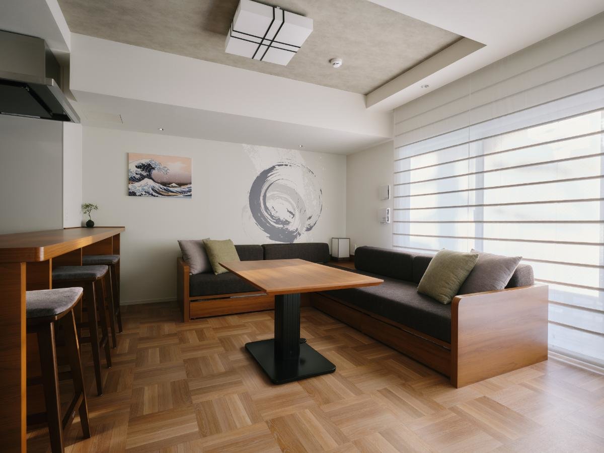 1�x�b�h���[���X�C�[�g �o���R�j�[�t��