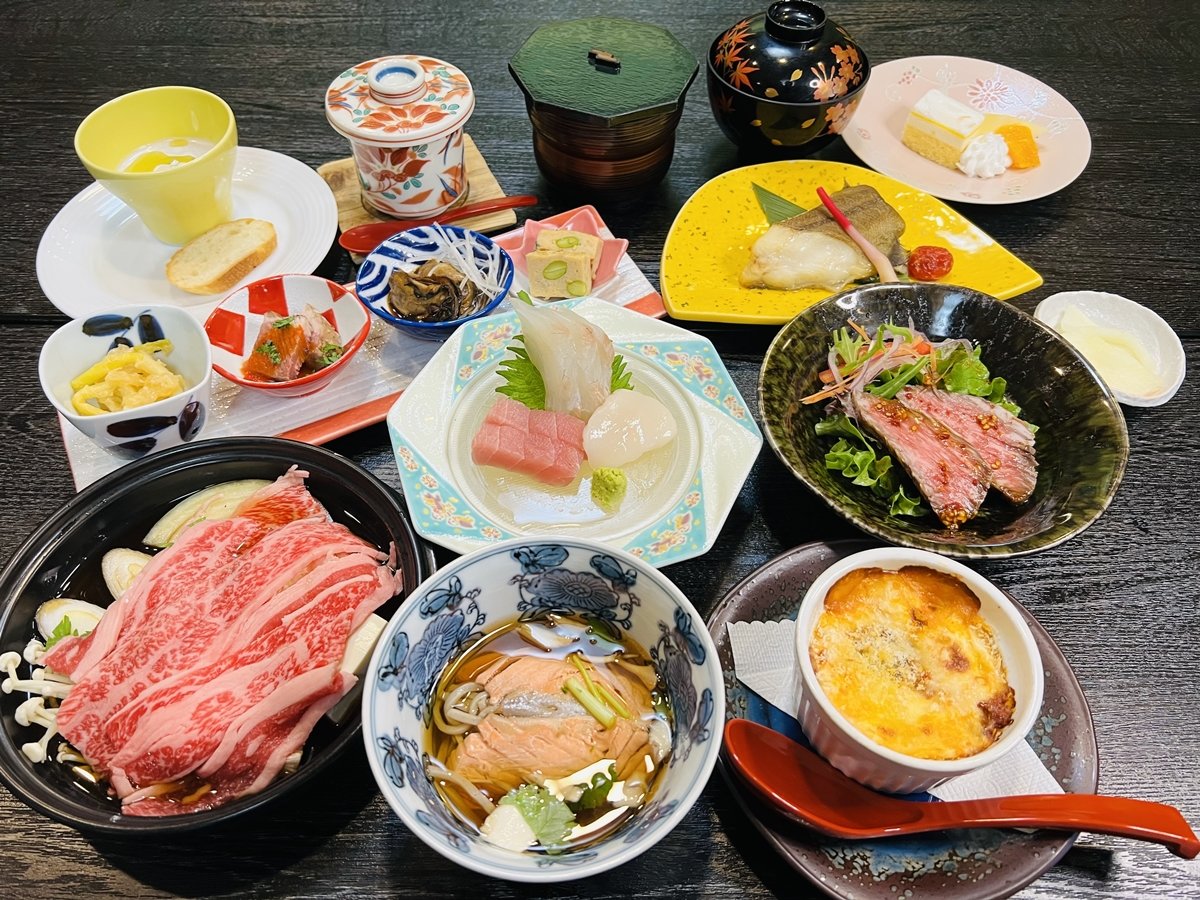 �E�y�X�^���_�[�h/�H�����z���{�C�̊C�E�R�̍K�𒆐S�ɂ������オ�艺����