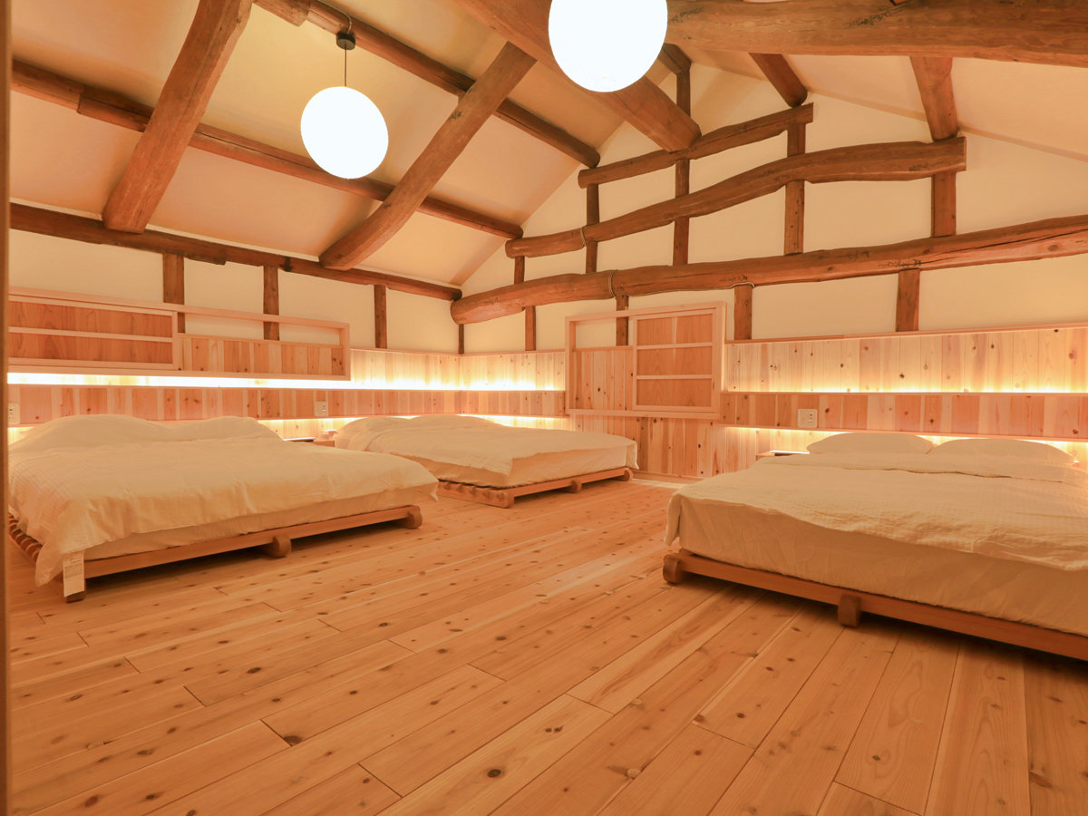 �y�Q���z���[�x�b�h�̒u���ꂽ2�K�̐Q���ł� 