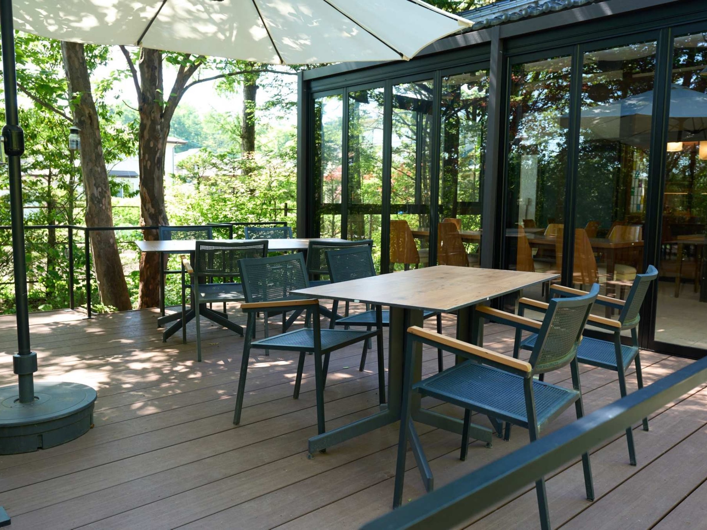 �V�΂Ɉ͂܂ꂽ�e���X�B�����n�y���̃I�[�v���G�A�e���X�ŗD��ȂЂƎ������y���݂��������B