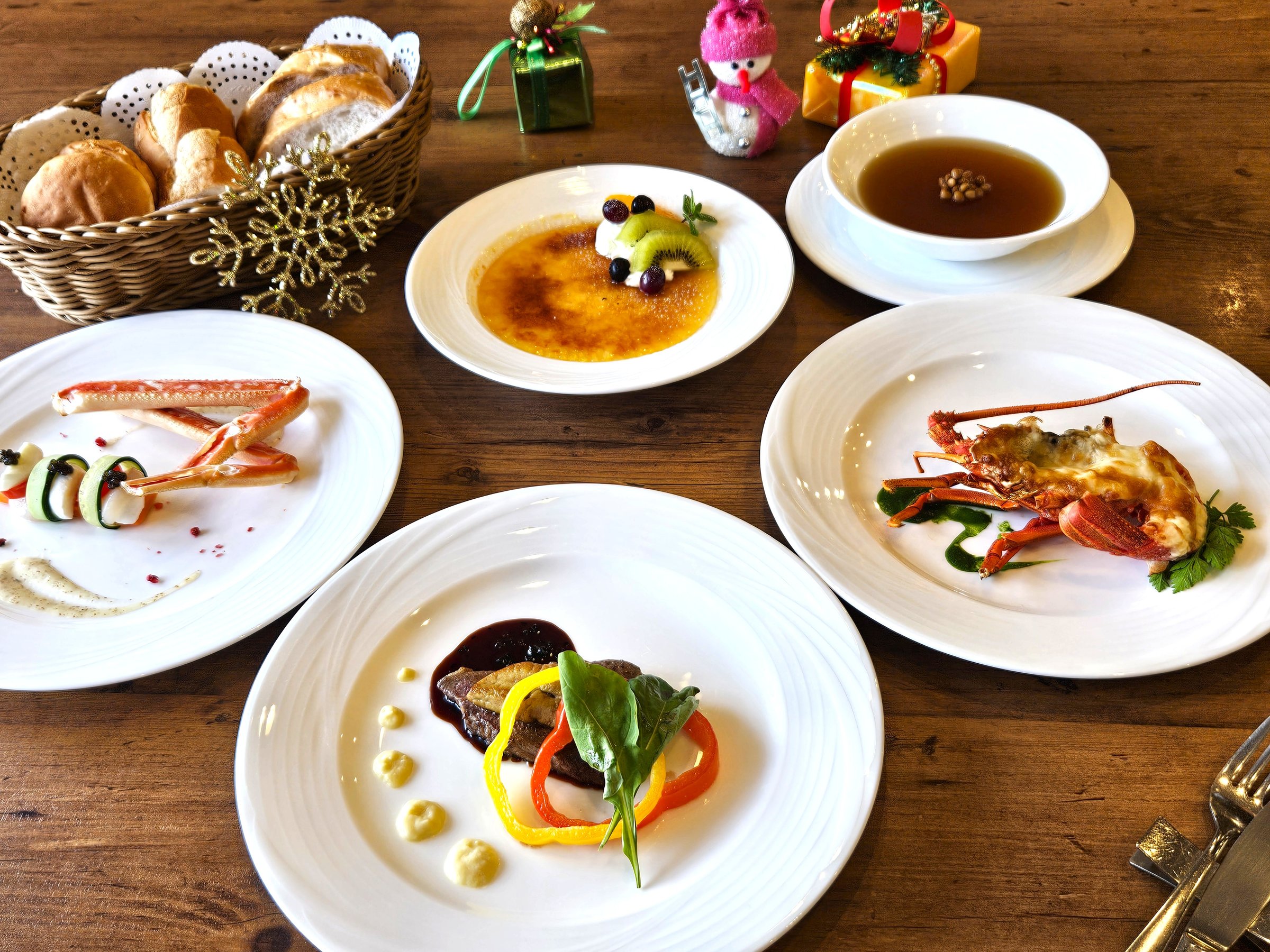 �y�N���X�}�X�f�B�i�[�t���R�[�X�z2025�N�̓�������A�X�y�V�����f�B�i�[���������݂�������