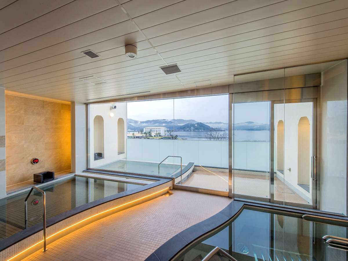 *Xp{݁ythe spaz}bT[WʂƃN[[VʂSƐĝق܂B