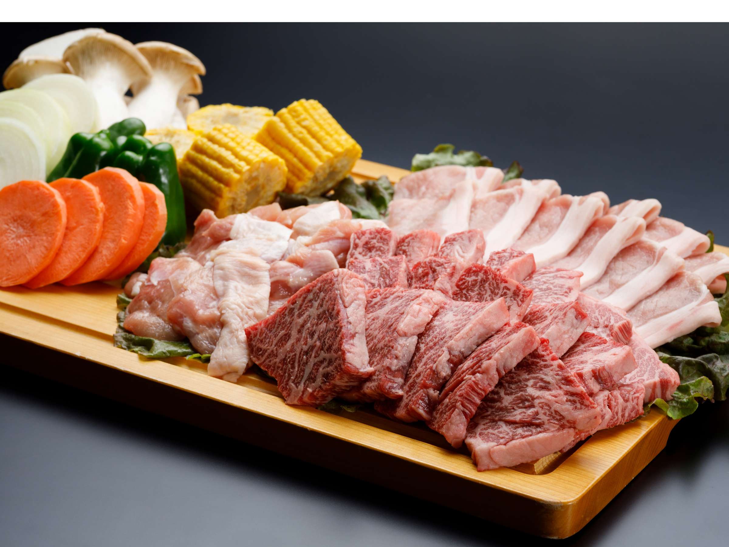 �n���̐H�ނɂ���������A�Ȗ؂Â���BBQ
