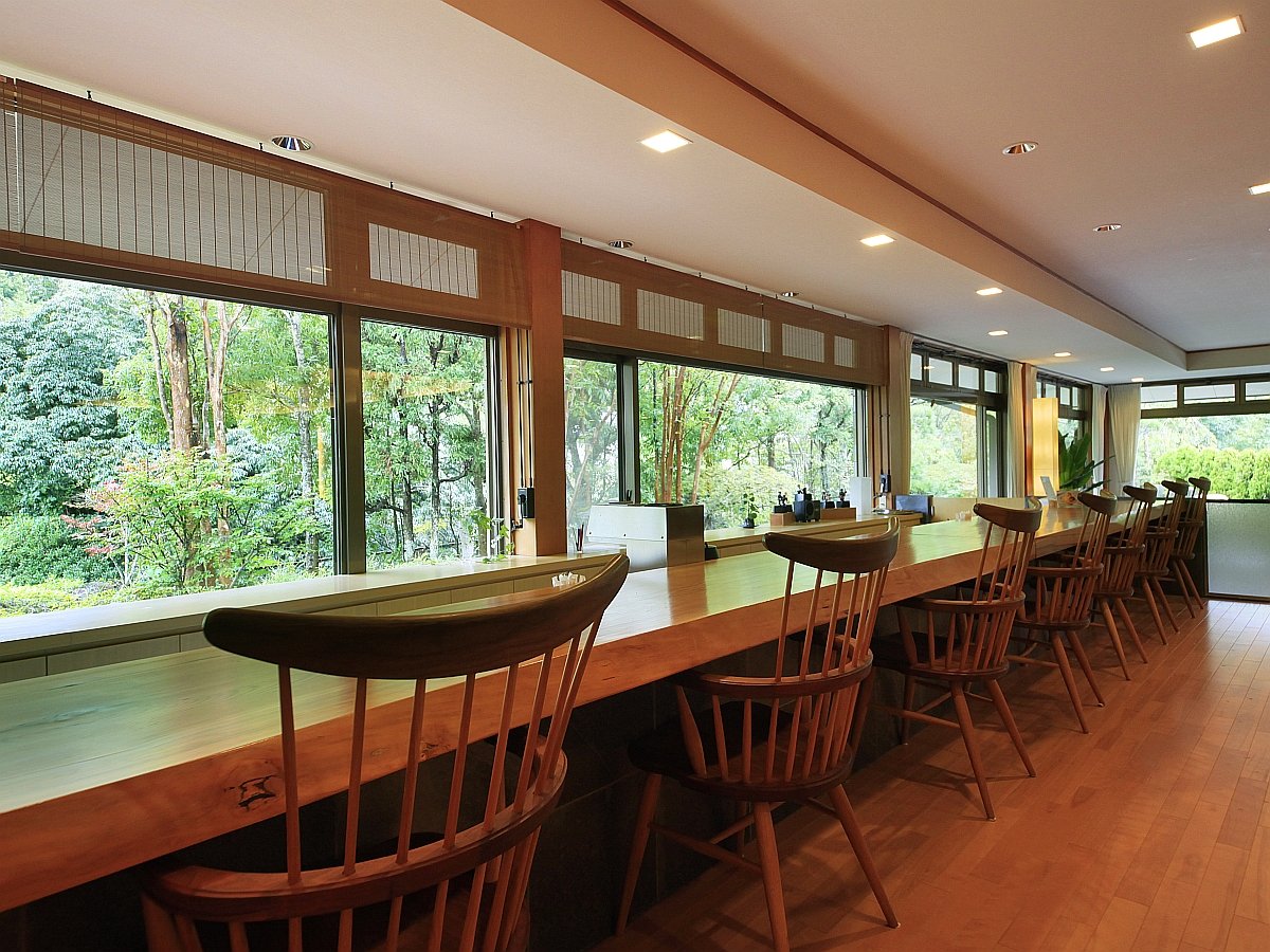 ���R���i�����łȂ���R�[�q�[�Ȃǂ��y���߂�i�����E���W�B