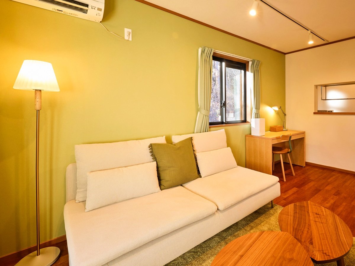 �E�y���r���O�z�L���ȗ΂Ɉ͂܂ꂽ�������ł́A��؂Ȑl�ƂƂ̉�b���e�݂܂�