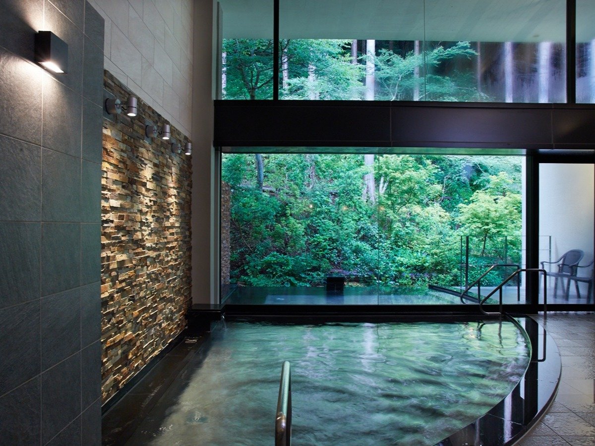 �嗁��̓����ƘI�V���C�̓K���X���u�Ăė׍����A�J���������Ղ�