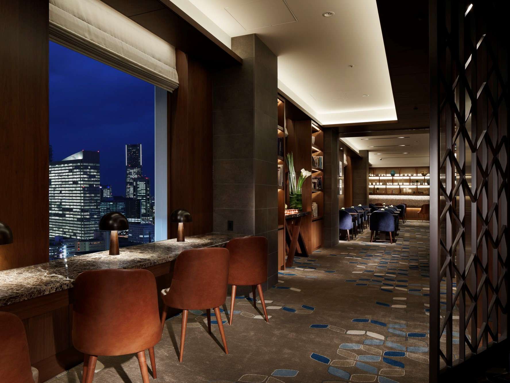 26�K�V�F���g���N���u ���E���W�̑傫�ȑ����牡�l�`����]�ł��܂��B