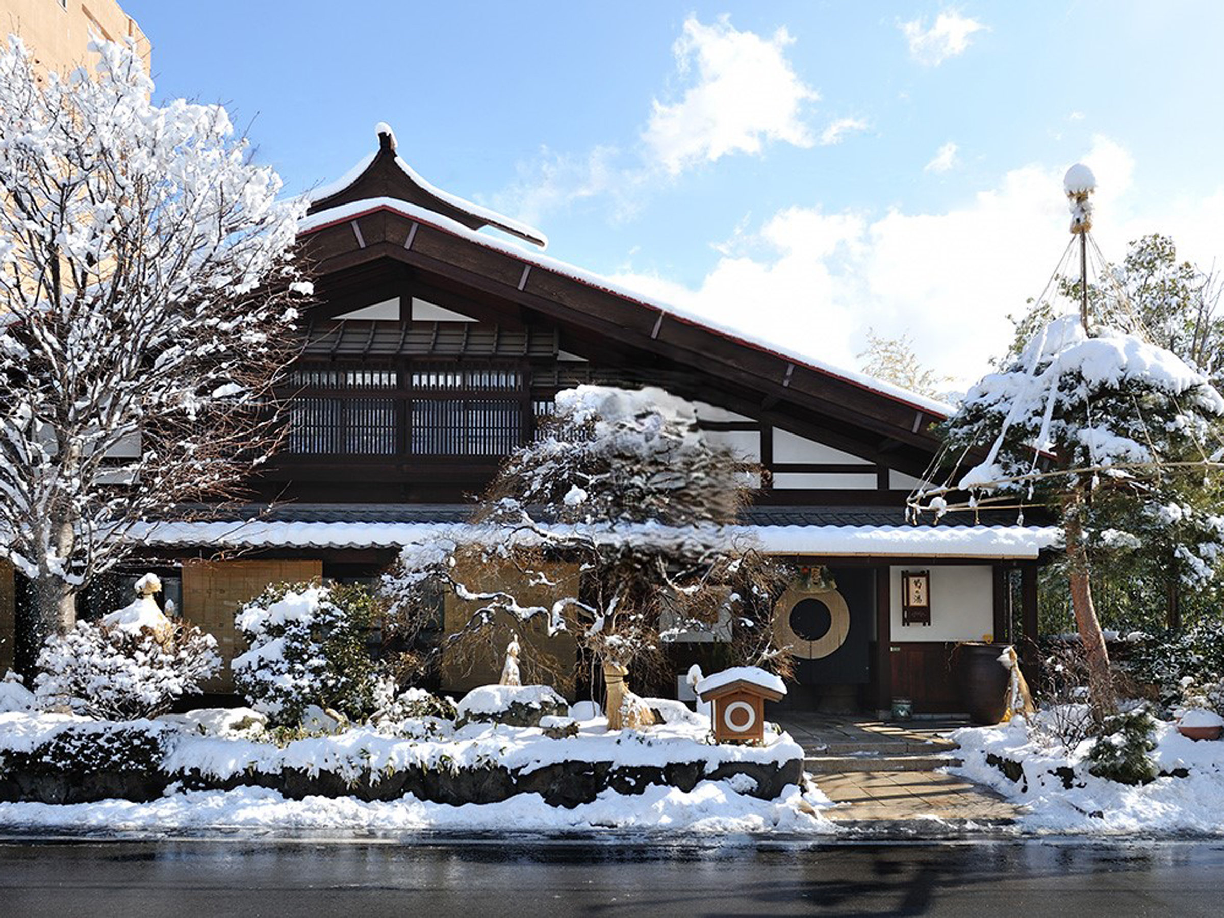 ��ɕ���ꂽ�{������̏h