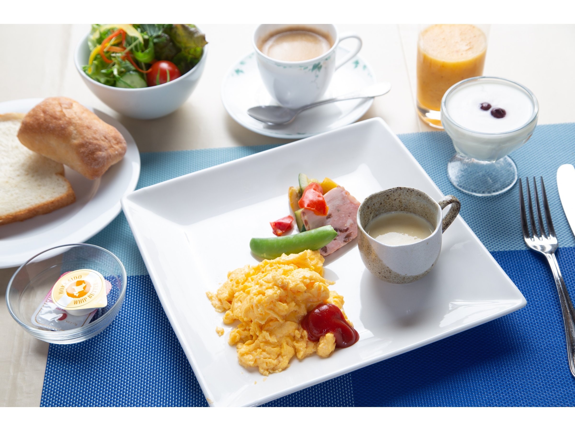 ��肽�Ẵt���b�V���t���[�c�W���[�X�A�V���L�V���L�̒n���̔_�Ƃ̂���؂̃T���_�Ō��C�Ƀw���V�[�B