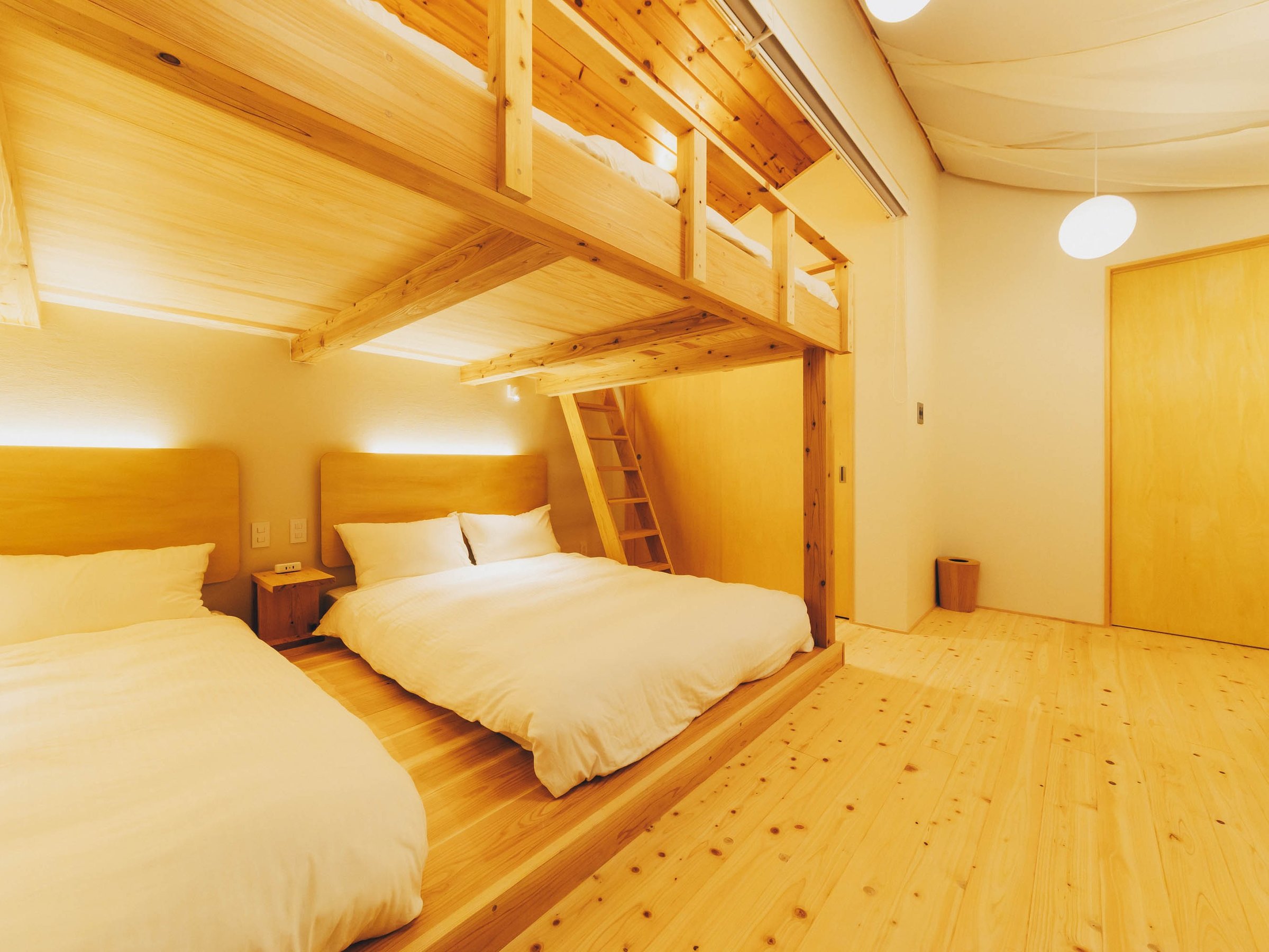 �_�u���x�b�h�����łȂ���i�͕z�c��~���ĐQ�邱�Ƃ��ł��܂��B