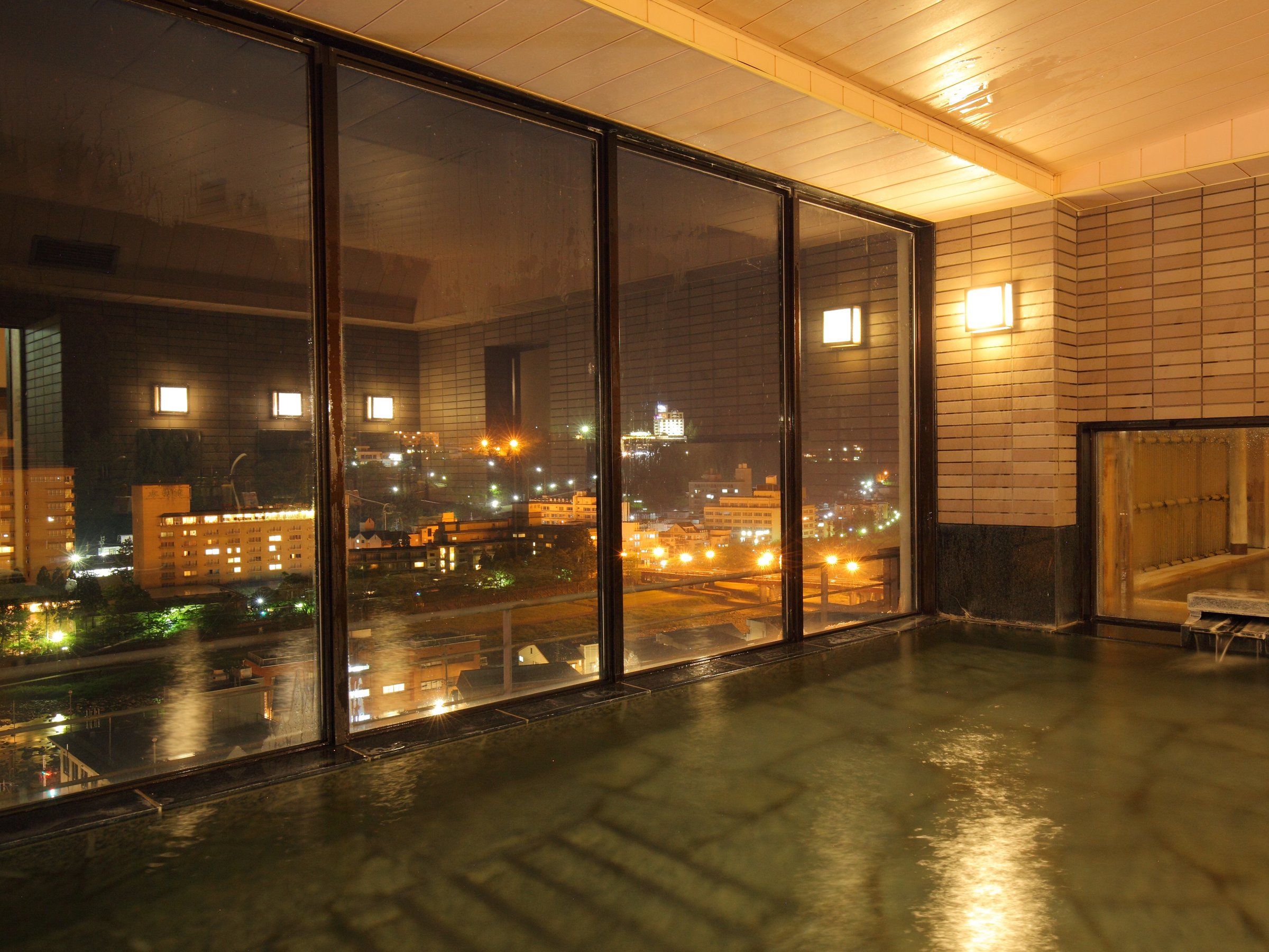 ]̓W]嗁ꂩ牺CX̖i]߂܂