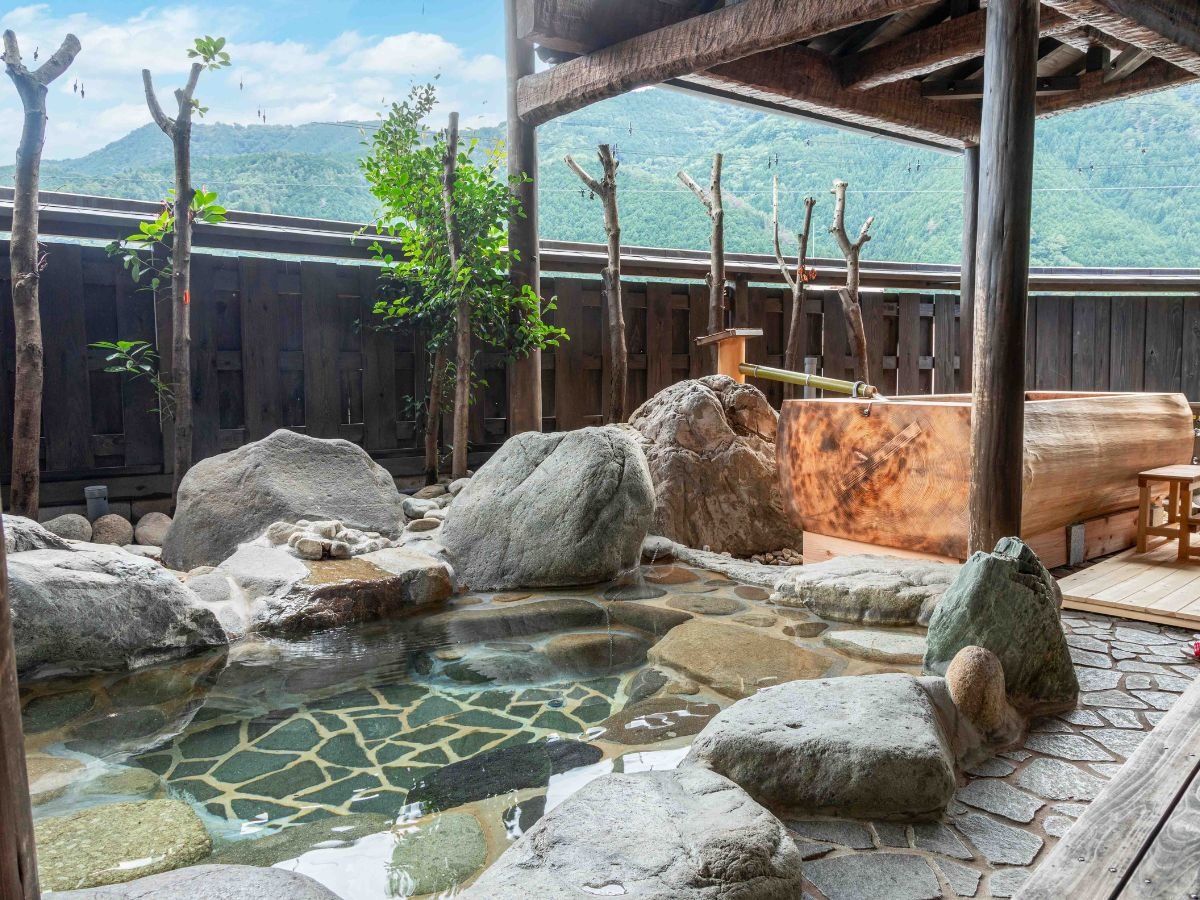 ����u����v