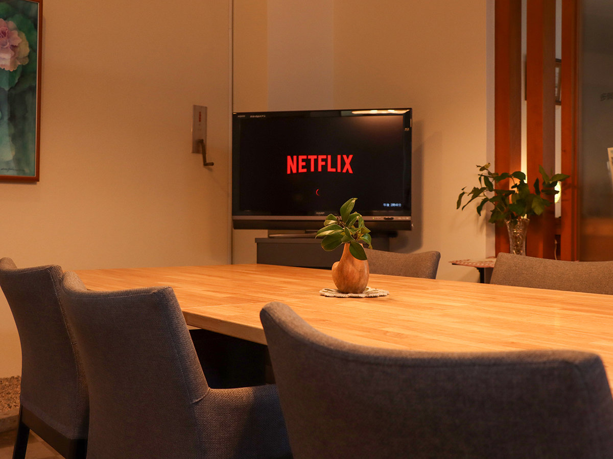 #���r�[�@Netflix�����y���݂��������܂��B