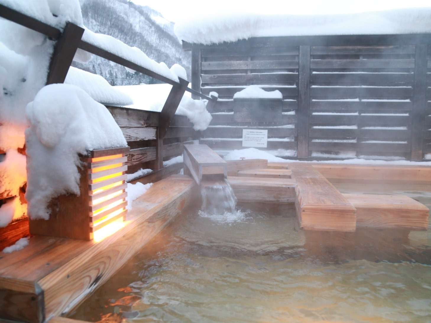 �V��I�V���C�b�~�̖�ɂ́A��i�F�Ɛ��󂪐D��Ȃ����z�I�ȕ��i���ڂ̑O�ɍL����܂��B