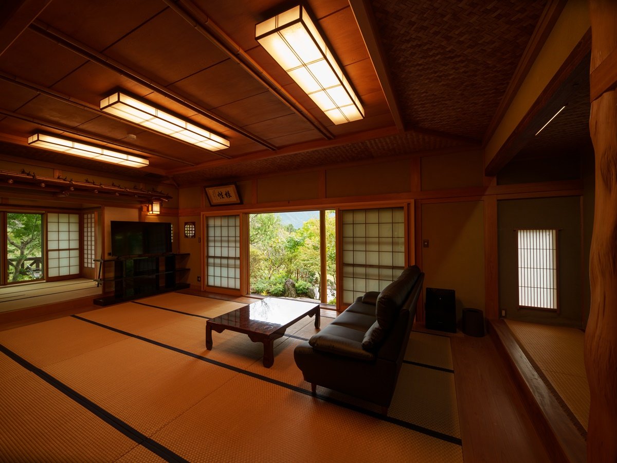 �y�a���@���z