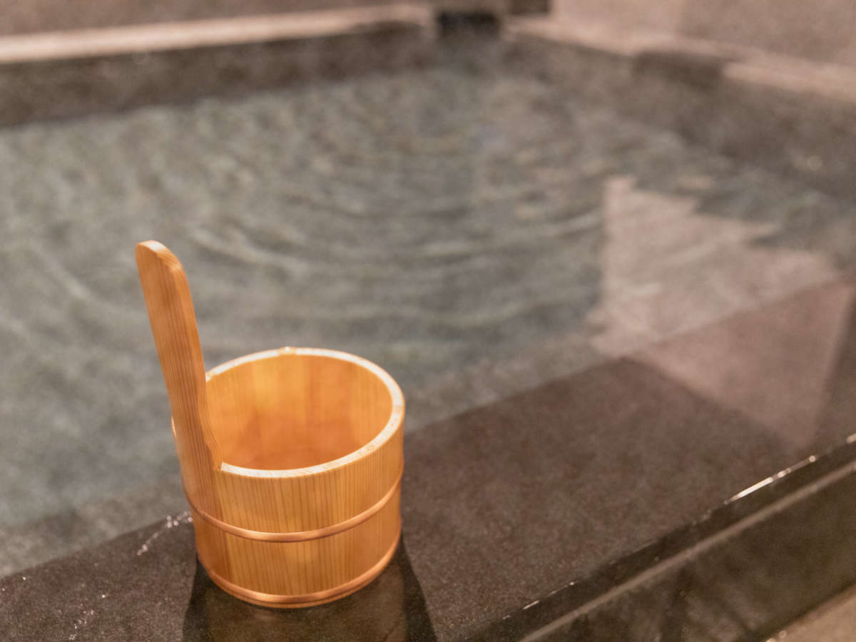 �g�̂̐c�܂ŉ��܂肭�������������E�z���h�߂��Ă���܂��B