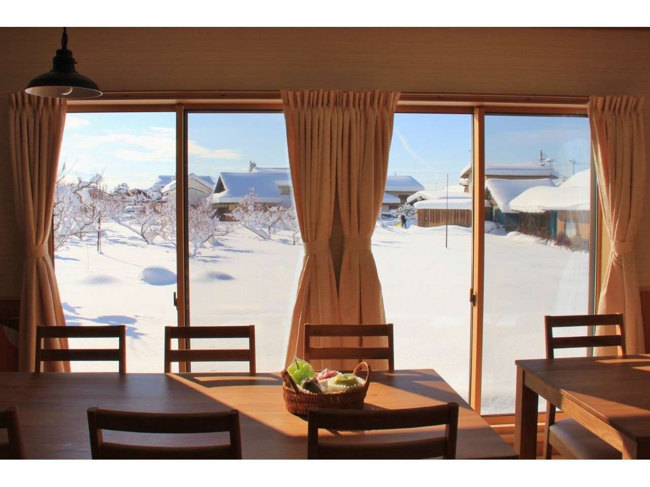 �~�̒��̃��r���O���[���^���ӂ͂̂ǂ��Ȏ��Ԃ������Â��Ȋ��ł��B�~�͑��̊O�͈�ʔ���̐��E�ł��B