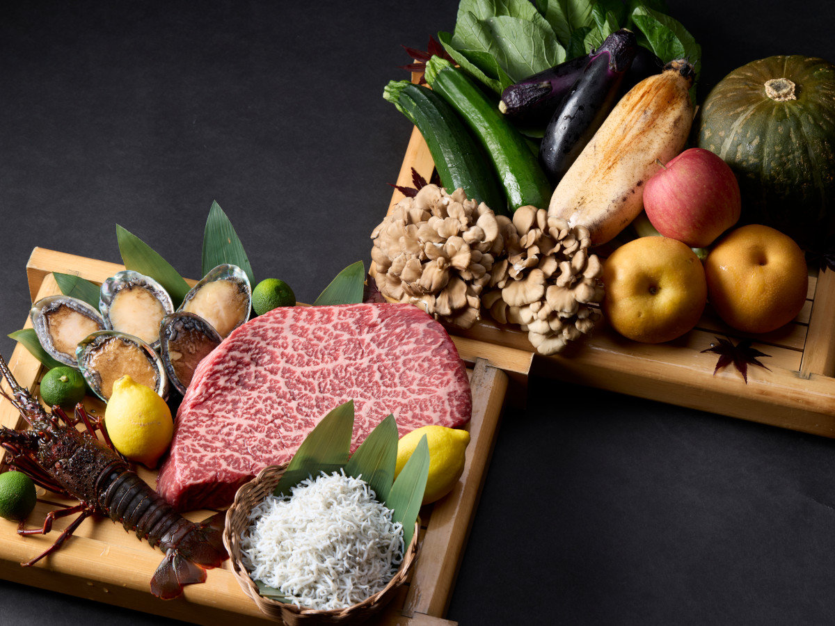 �n�Y�n���̎O�d�̐H�ނ�