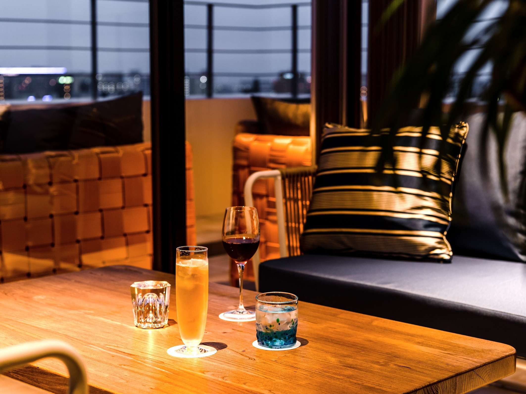 ���[�t�g�b�v�o�[