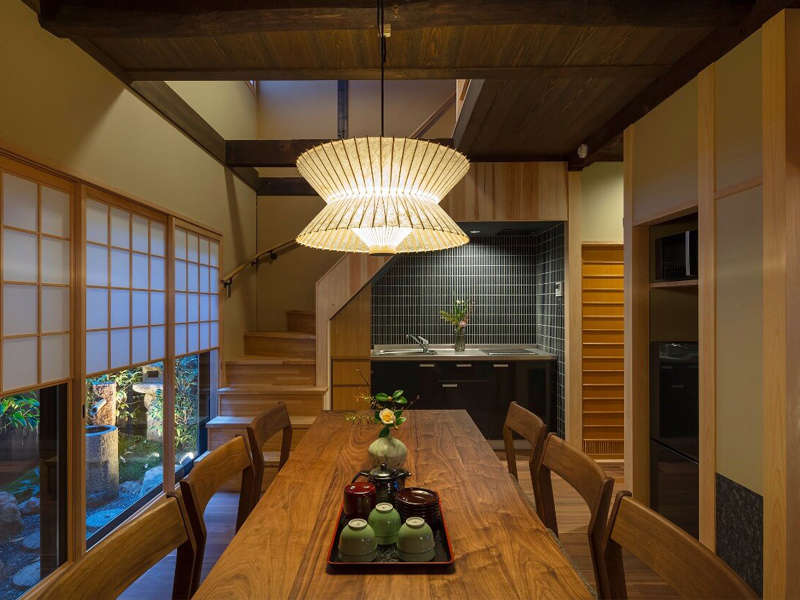 ���ƂȂ�ł͂̒ؒ낪�]�߂�_�C�j���O�B�D���d�グ�̃\�t�@������A���l���ł�������肨�߂��������܂��B