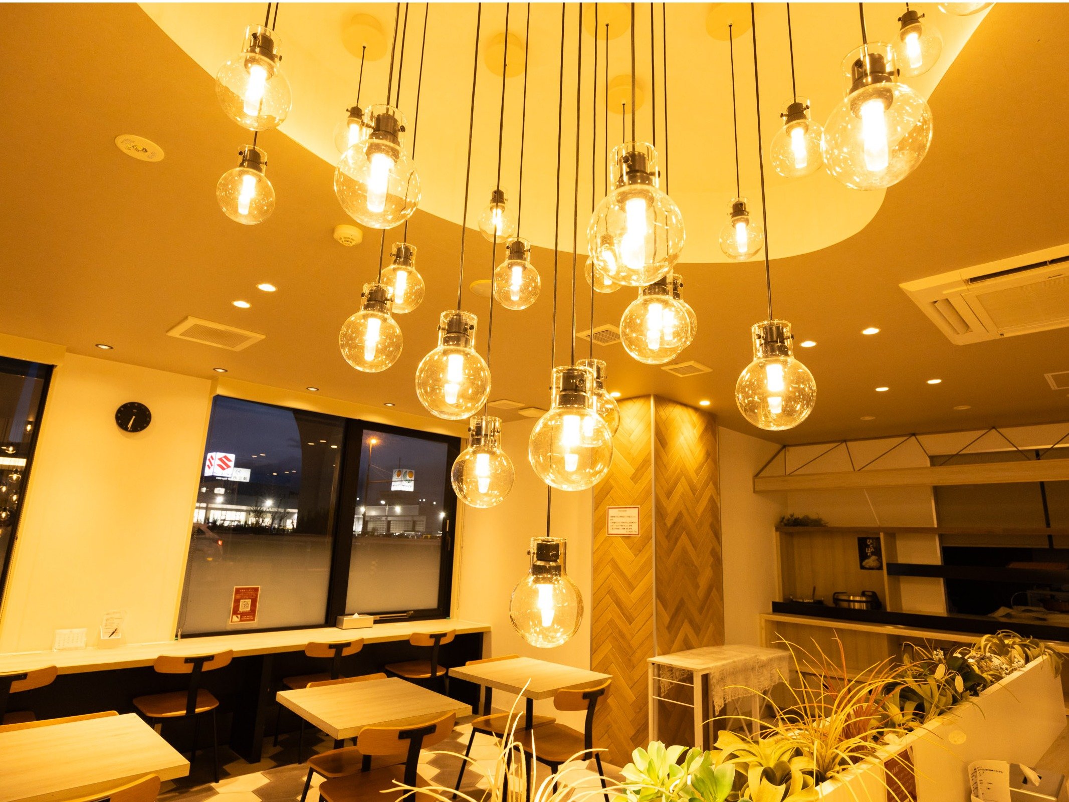 ���~��܂������̐����C���[�W�����_�E�����C�g�̉��Ńt���[�h�����N�����y���݂��������܂��B