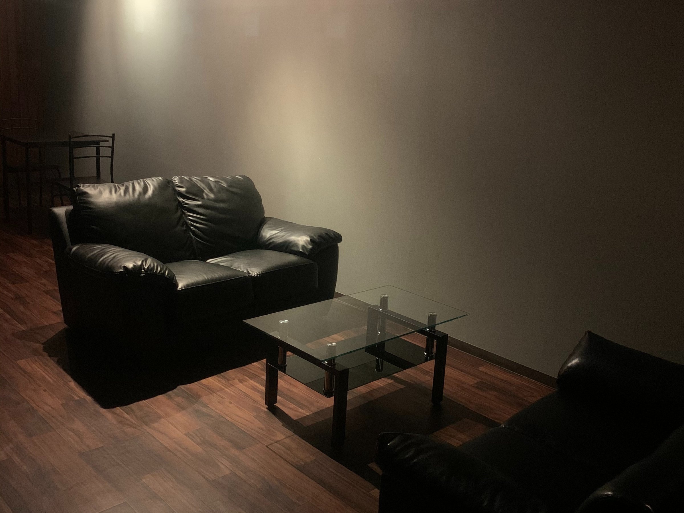 ���E���W