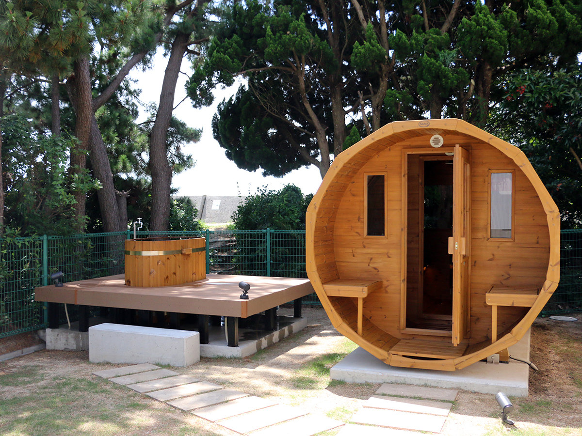 �{��t�B�������h�̂������ȁu�o�����T�E�i�v�ł́A���E�������T�E�i�����y���݂��������܂��B