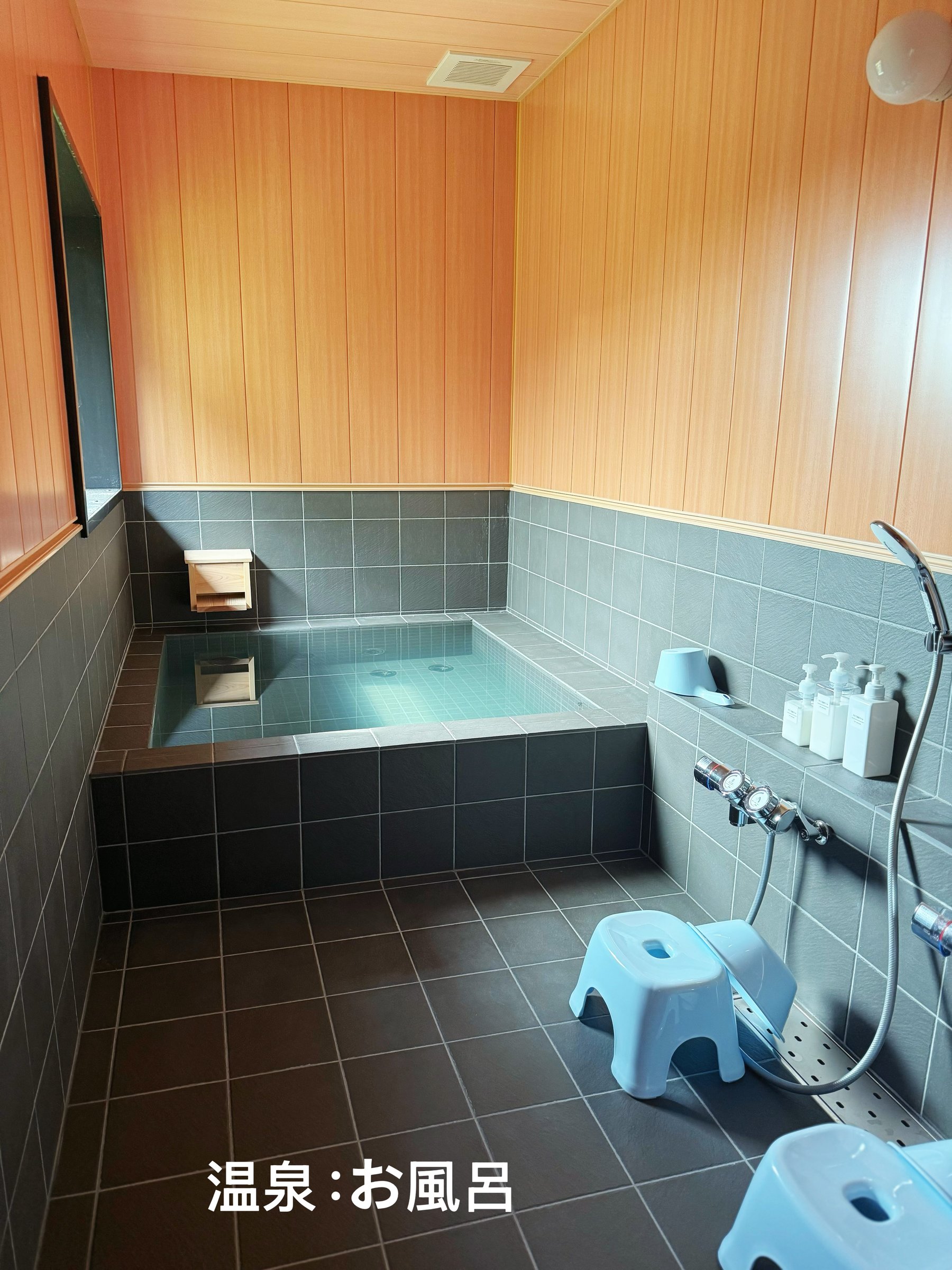 �����̒��ɂ��鉷��