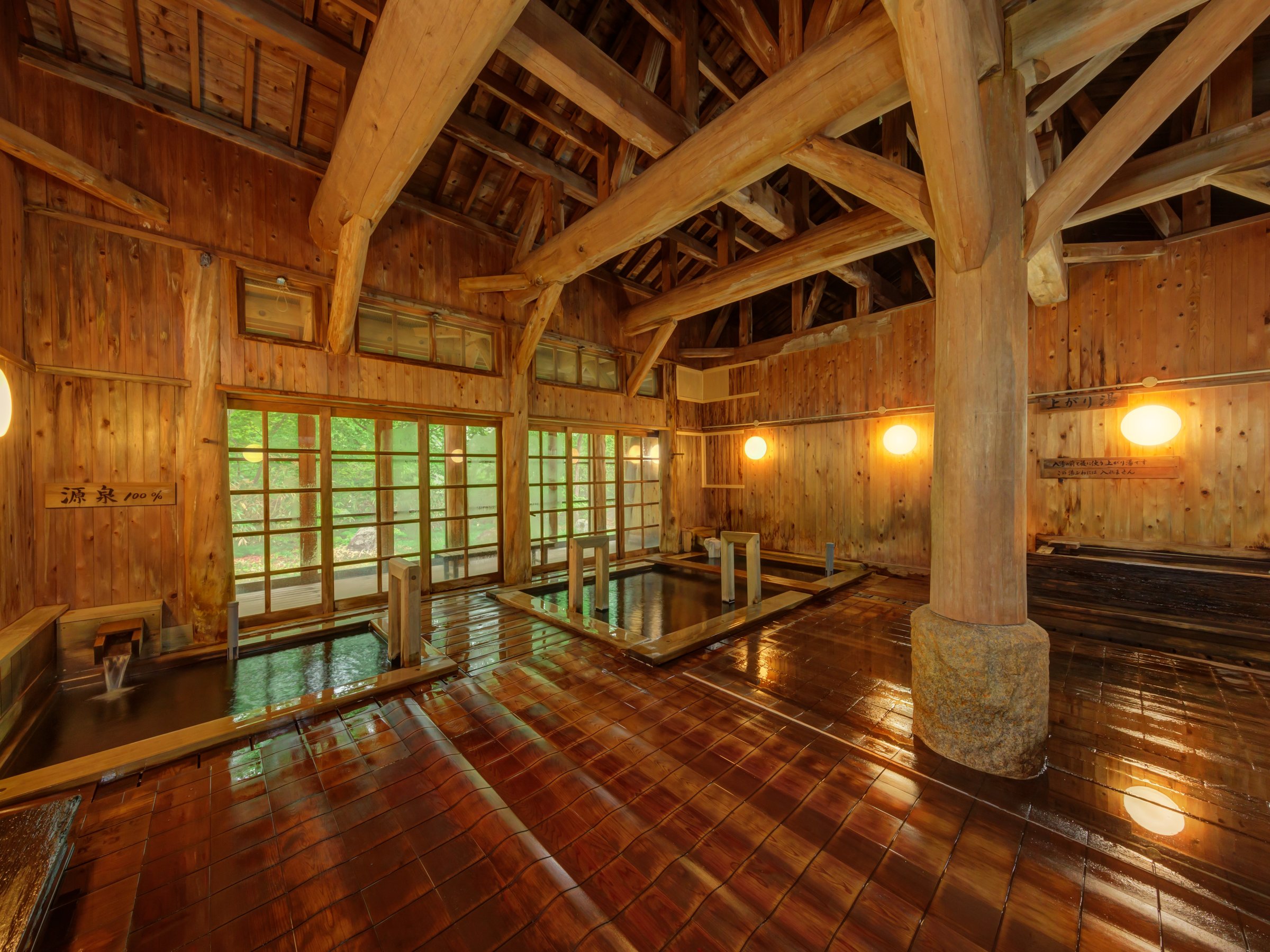 �j���ʗ����͂Q�O�Q�Q�N�Ƀ��j���[�A���B����P�O�O���ƂT�O���̂Q��ނ̗���������܂��B