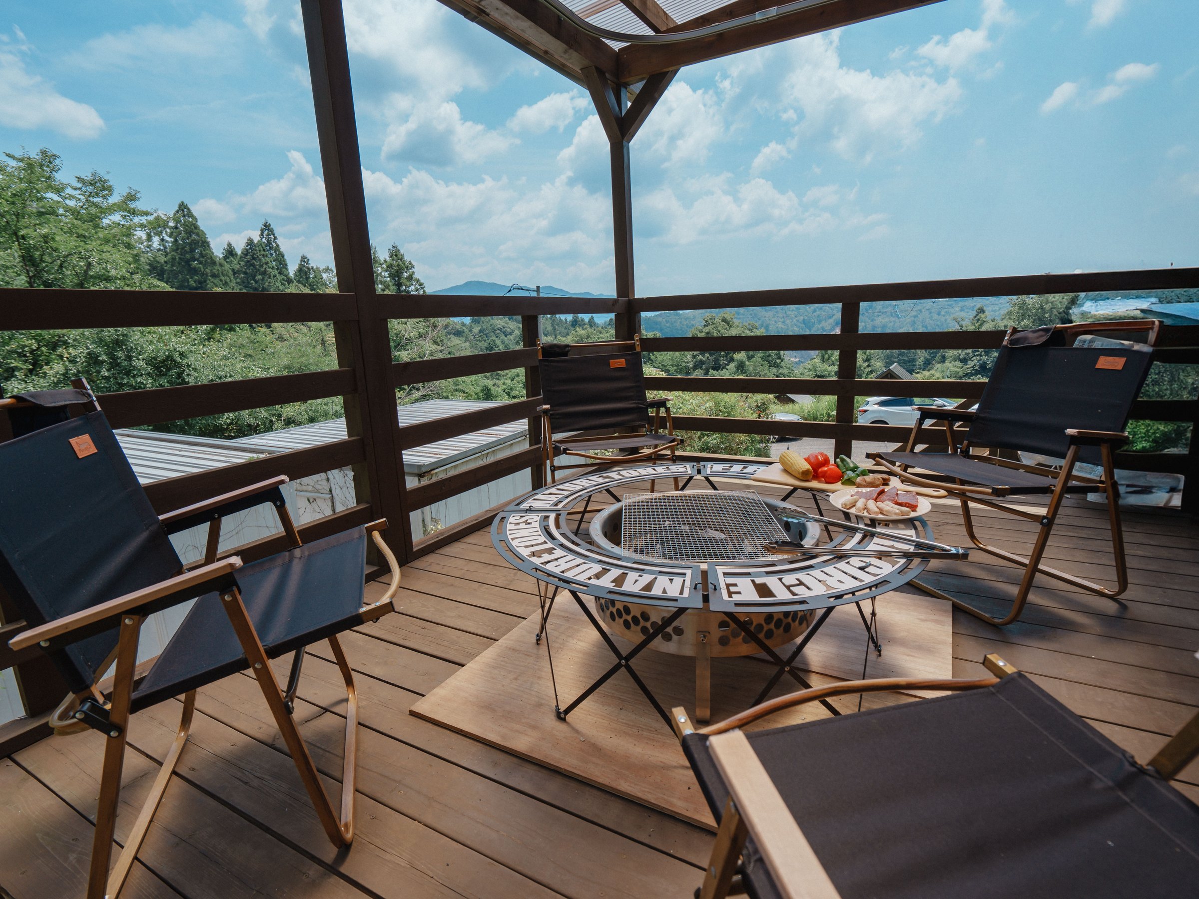 �����t��BBQ�X�y�[�X�ŉJ�̓��ł�BBQ���ł��܂��B