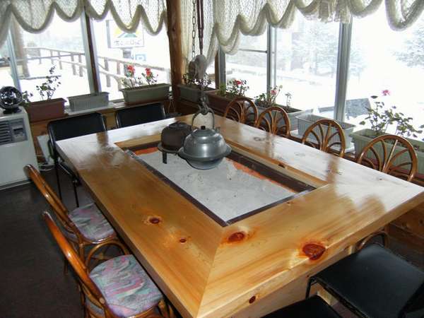 �Y��Ȍi�F�̒��́@�͘F��