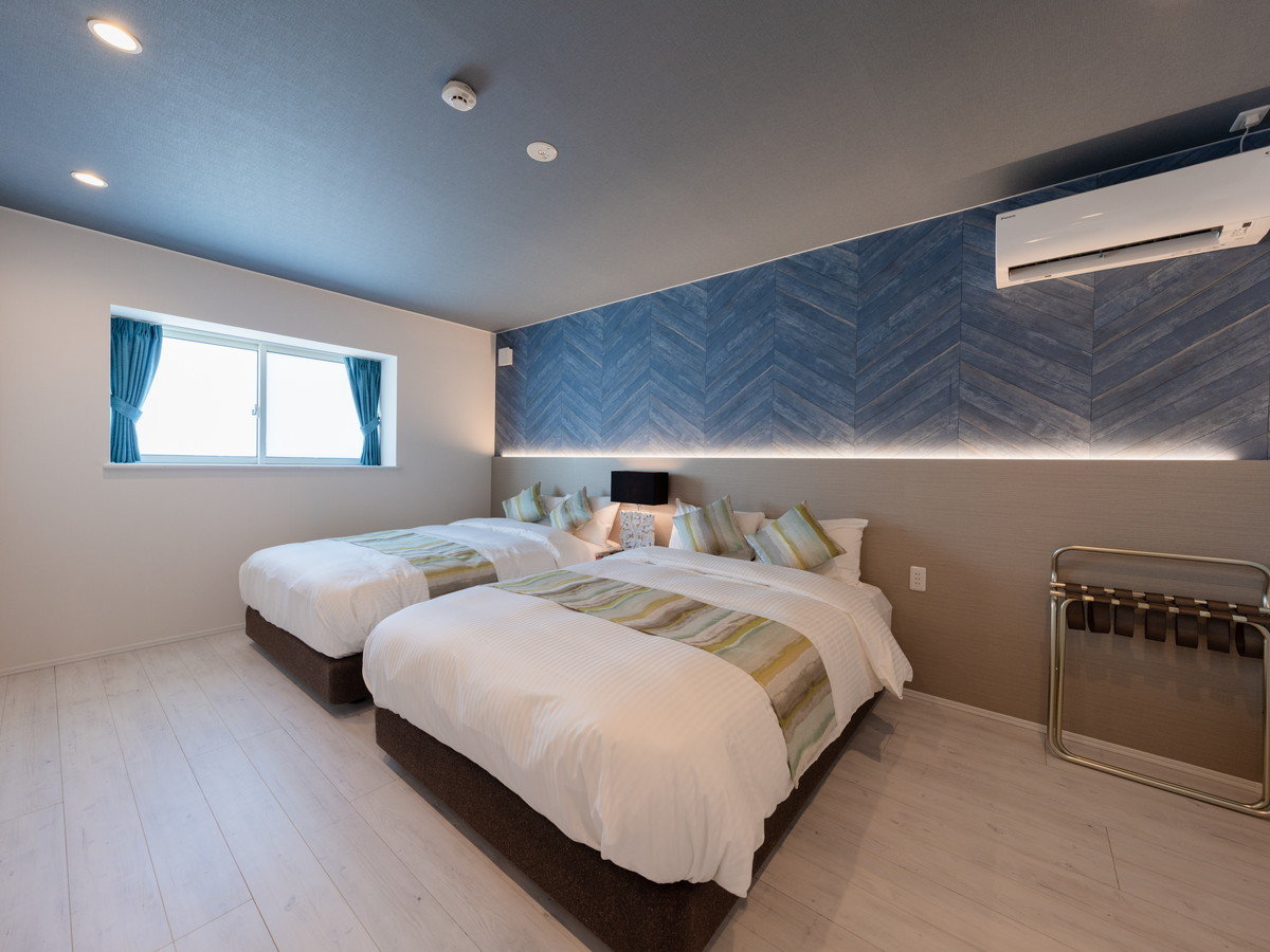 �yLuxury Villa A�z�����t���[�����O�Ƀu���[���A�N�Z���g�̖��邭�u�₩�ȋ�ԁB