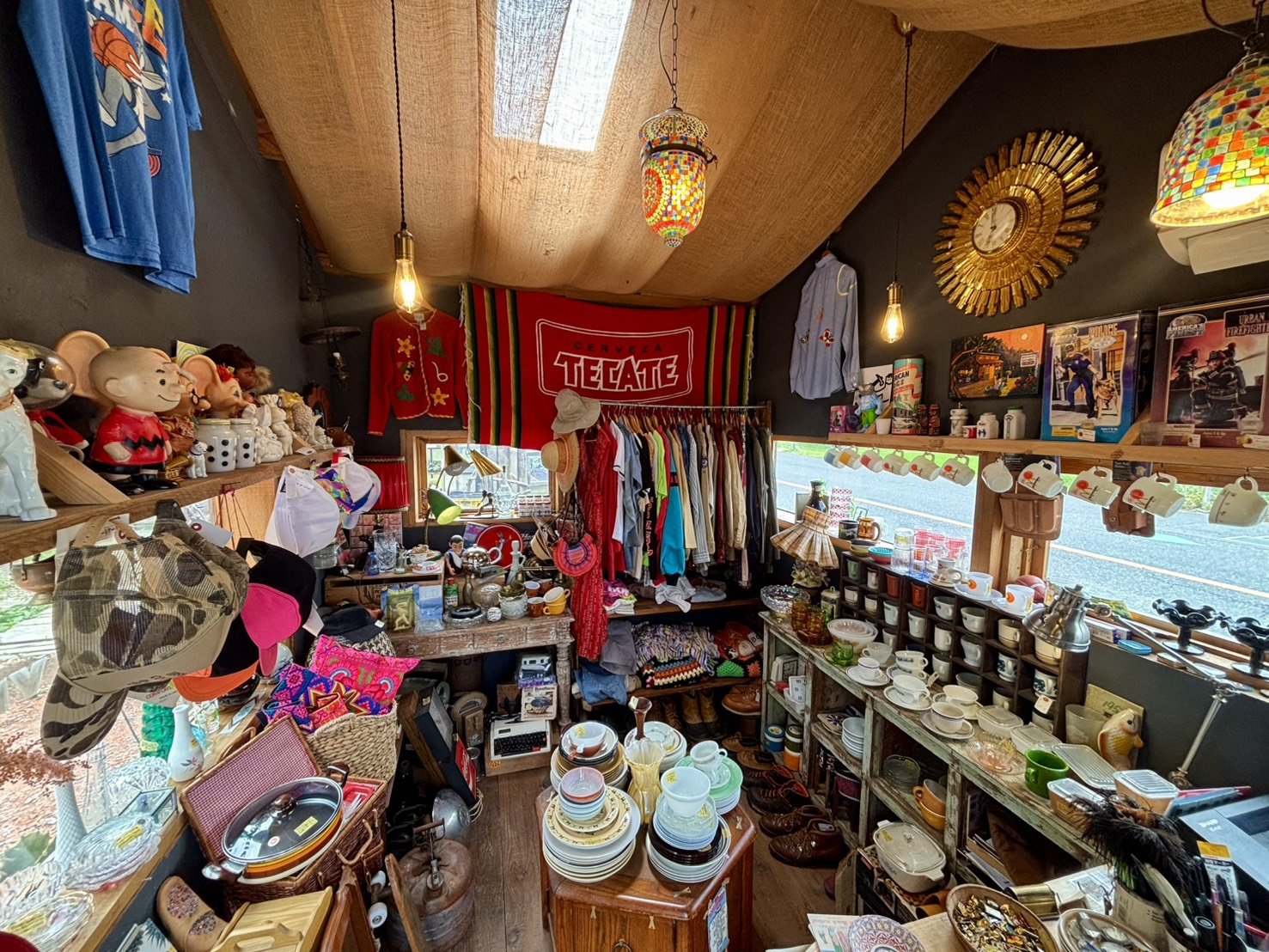 NAT PARK���ɂ��郔�B���e�[�W�V���b�v�ulittle village�v