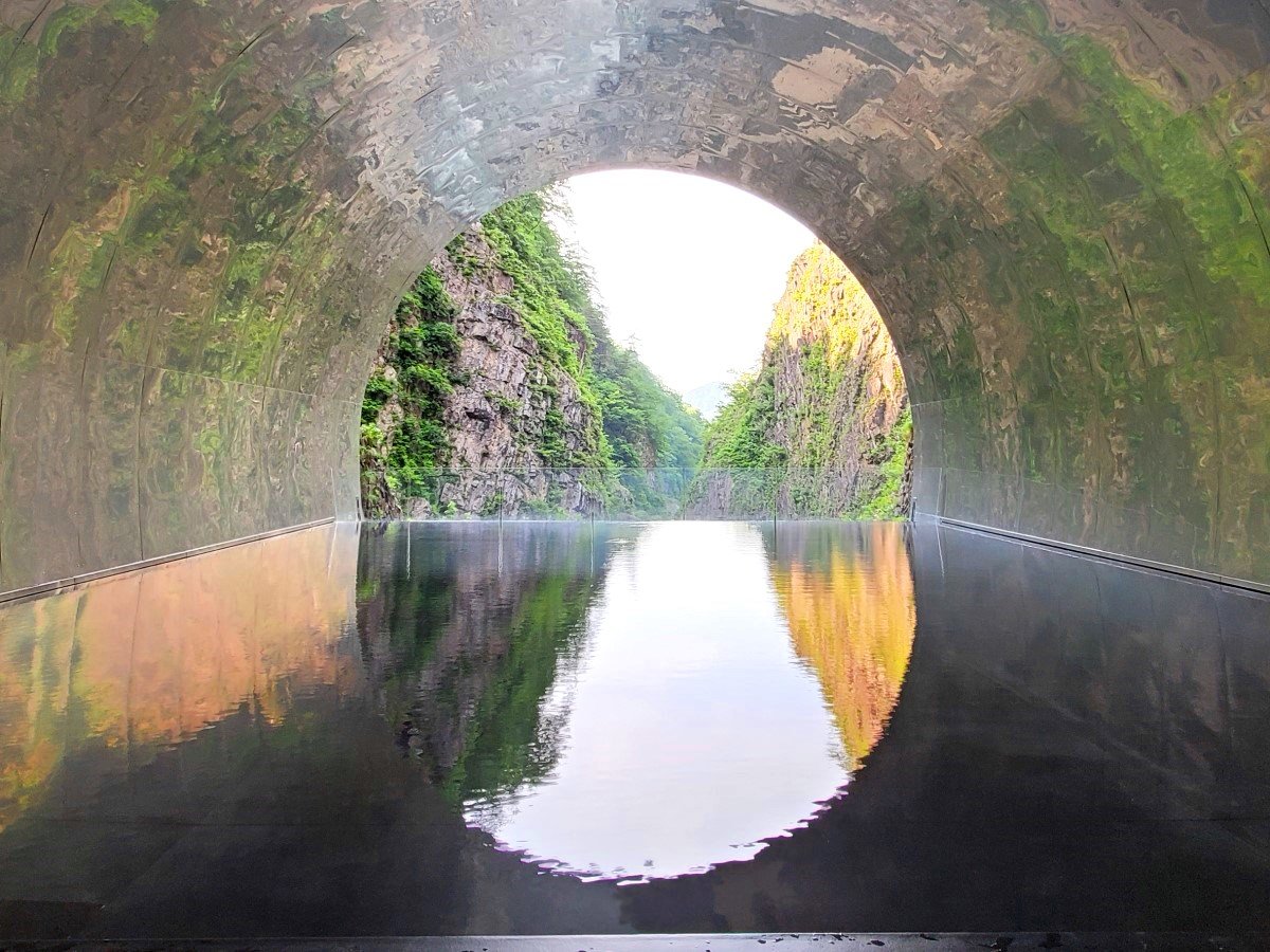 �y���Ӂz���Ë��B���{�O�勬�J�̂ЂƂB���ق���ԂŖ�40���B 