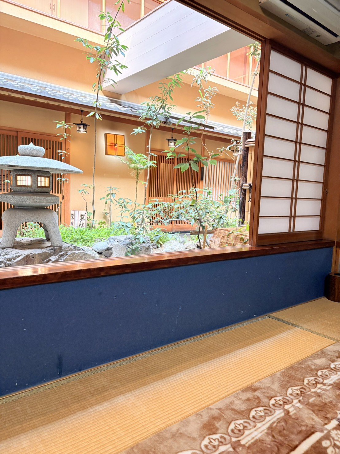 �a���͓��{�뉀�𒭂߂Ȃ���A�����𖞋i�ł��܂��B�N���͗�z��ň��p�\�ł��B