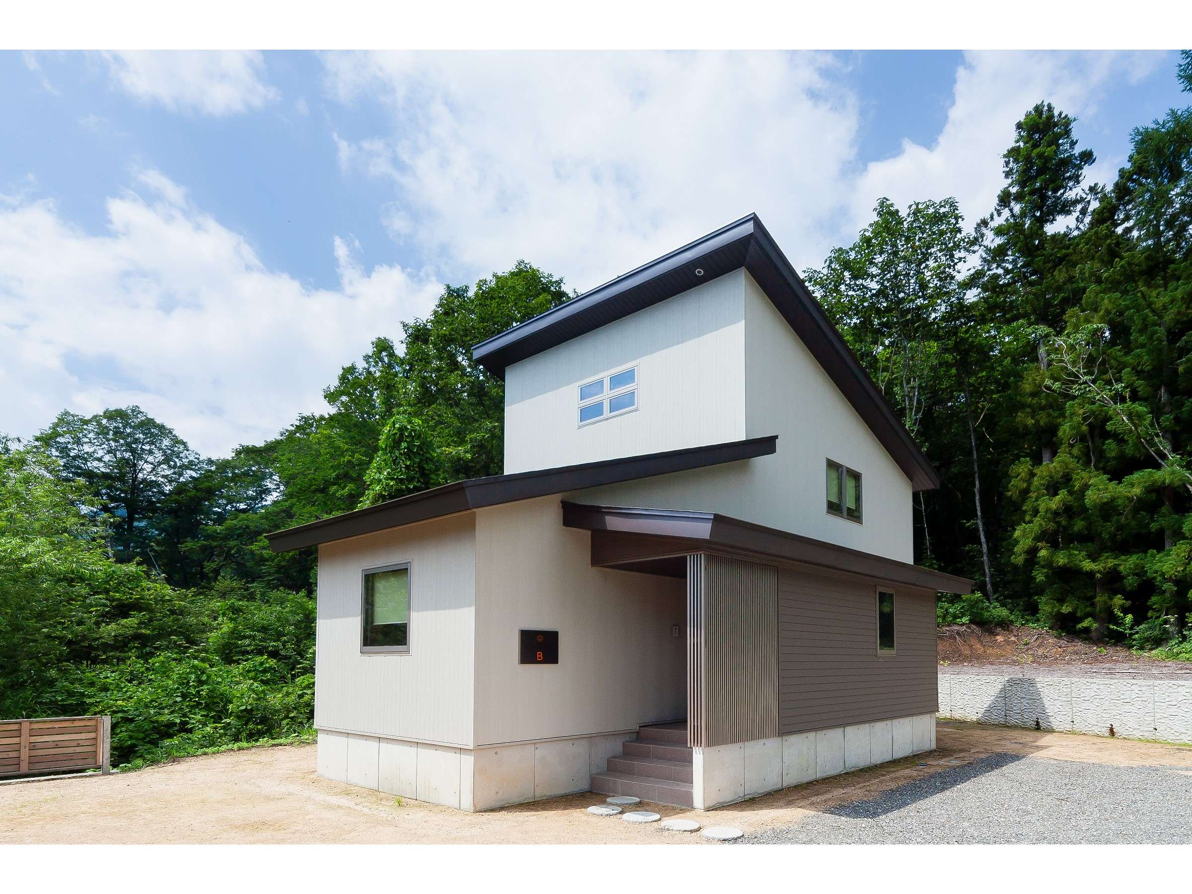 Solar Chalet O