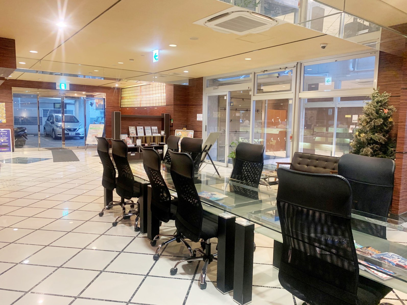 �A���j�e�C�[�o�[�E�R�C�������h���[�E�R�C�����b�J�[�E�h�����N�R�[�i�[�E�L�b�`���R�[�i�[�E���ώ�