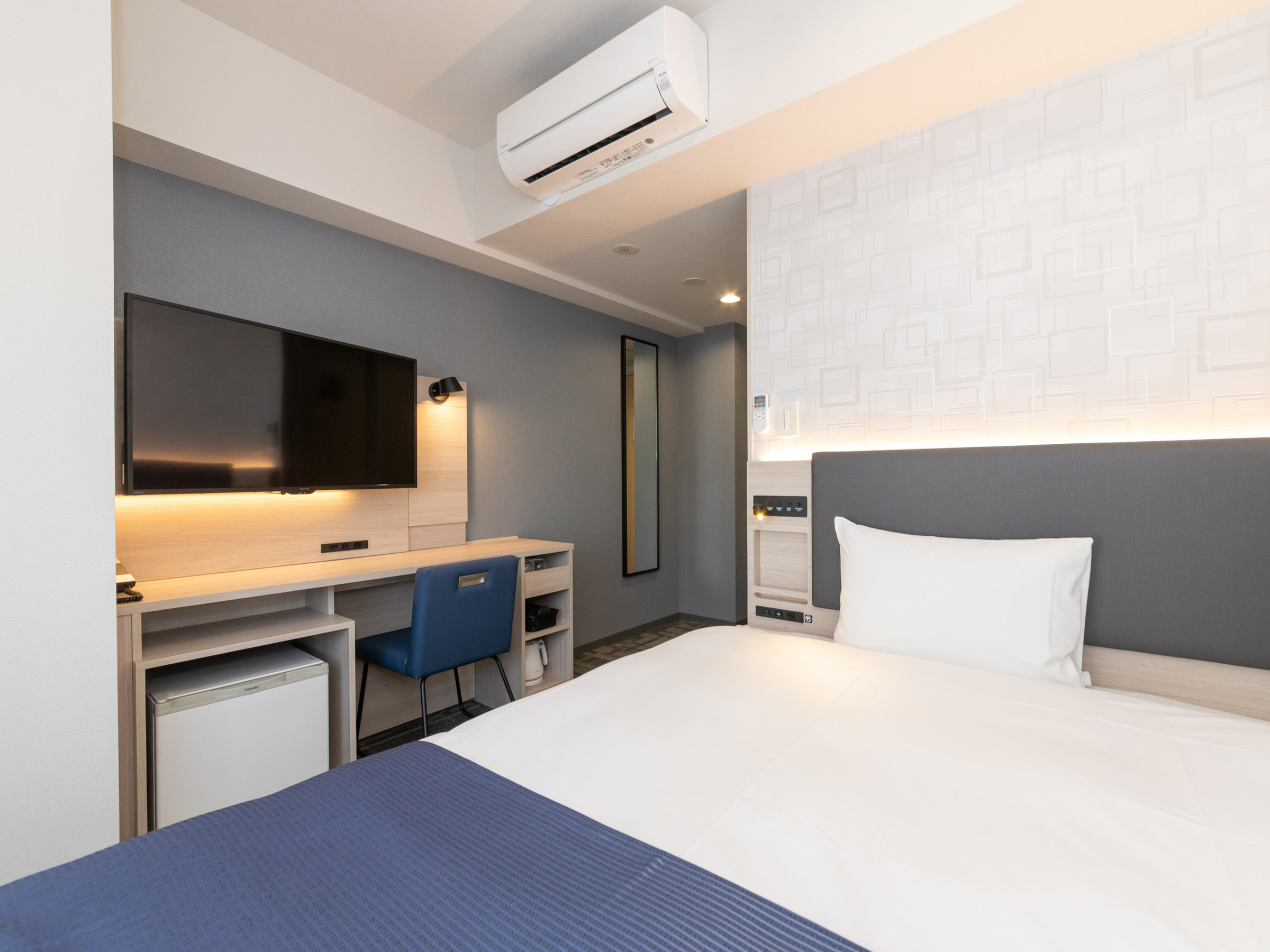 �y�X�^���_�[�h�Z�~�_�u���z