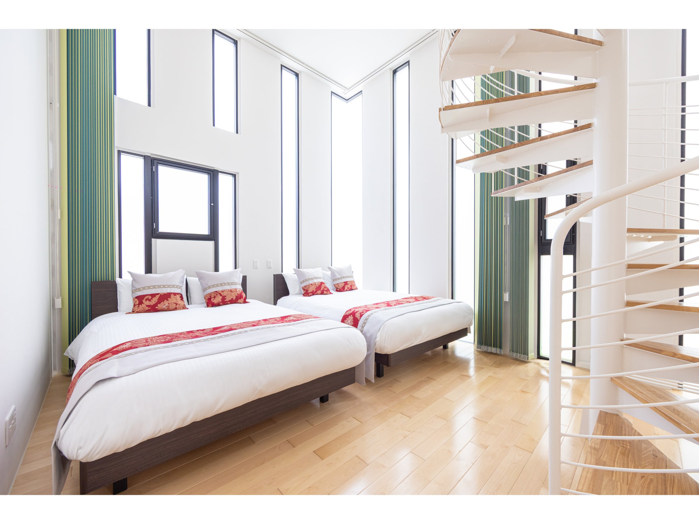 �x�b�h���[��