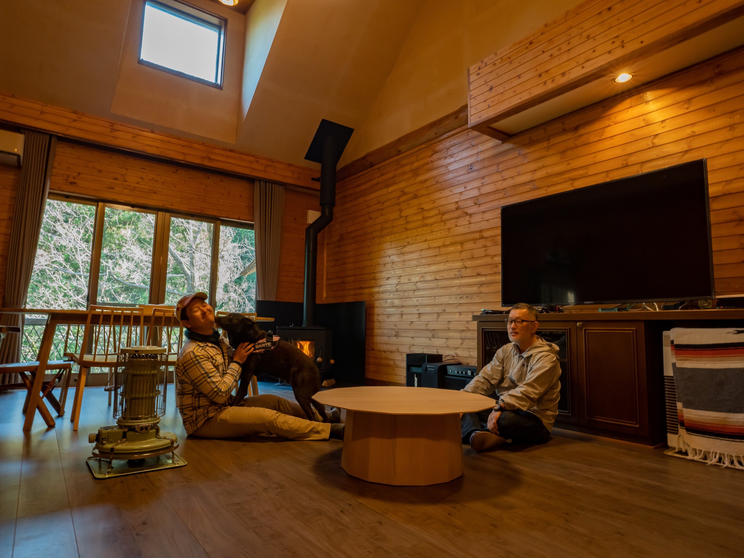 2�K���r���O���[���F�c���ɂ��X�X���̋�Ԃł��B��������𓮂����ĕz�c��~���ďA�Q��OK�ł��B