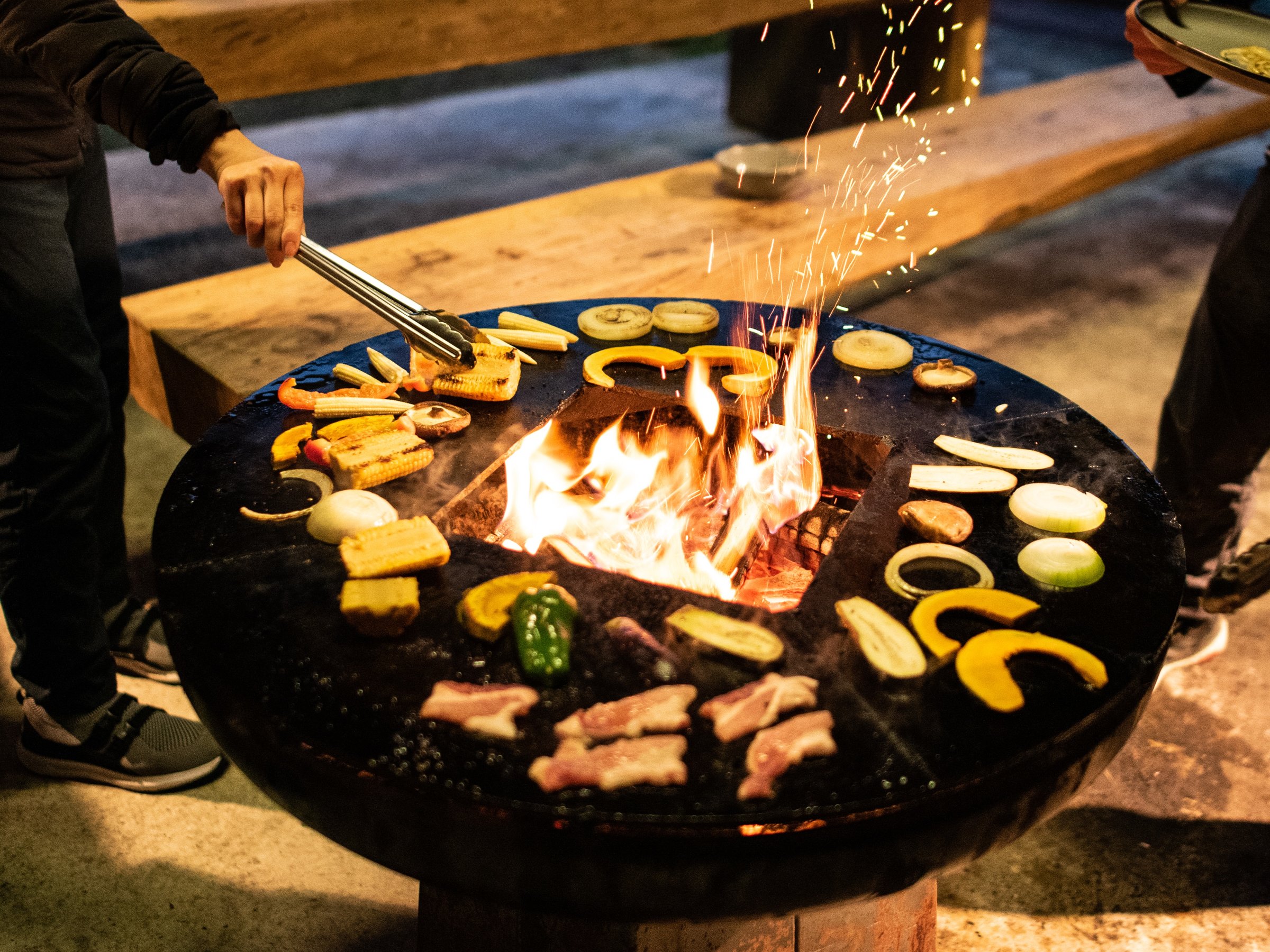 BBQ�e���X�̃t�@�C���[�{�E���i�L���j